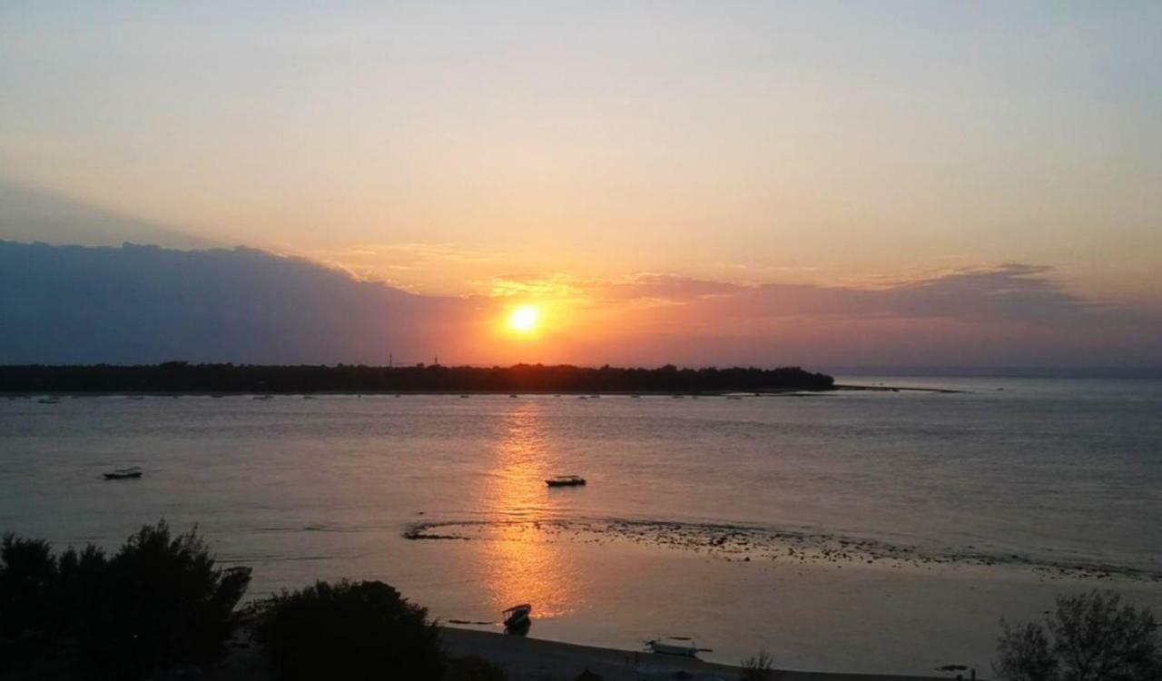 Sunset Beach Bungalow Gili Meno Exterior photo