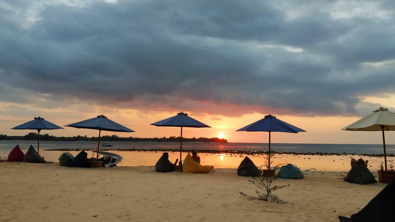 Sunset Beach Bungalow Gili Meno Exterior photo