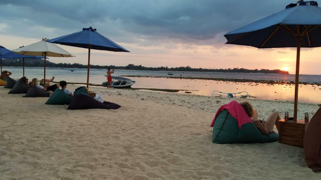 Sunset Beach Bungalow Gili Meno Exterior photo