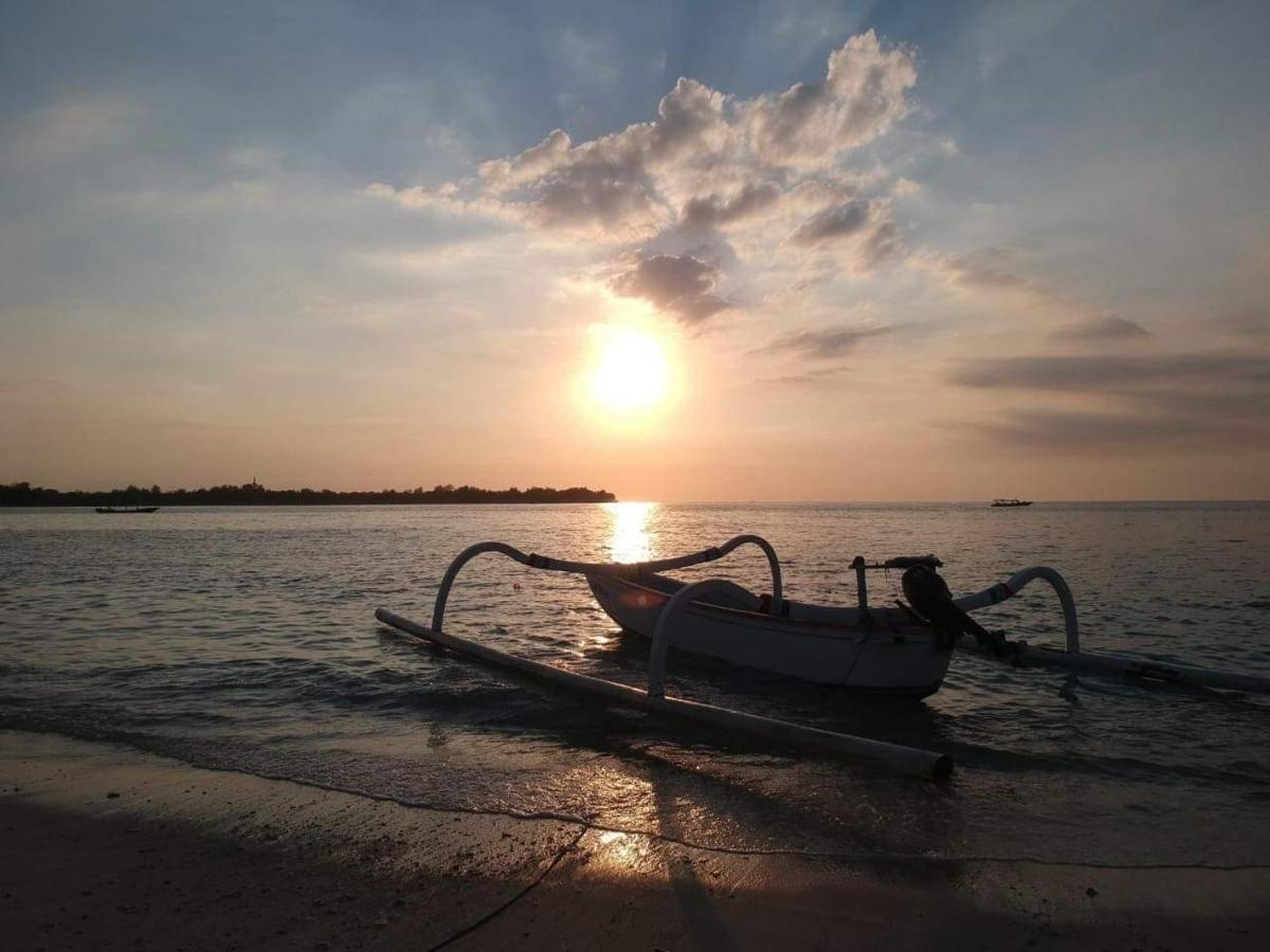 Sunset Beach Bungalow Gili Meno Exterior photo